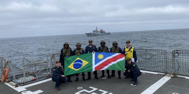Navio-Patrulha Oceânico “Araguari” realiza exercícios conjuntos com a Marinha Namibiana no continente africano