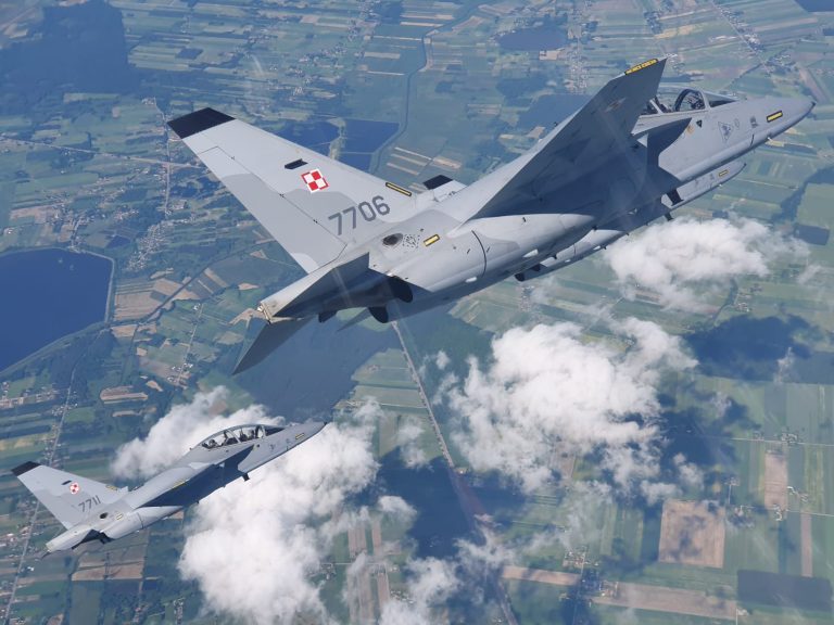 Leonardo assina contrato para suporte da frota polonesa de aeronaves M-346 “Bielik”