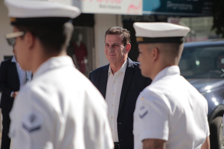 Senador entrega embarcação para Marinha do Brasil