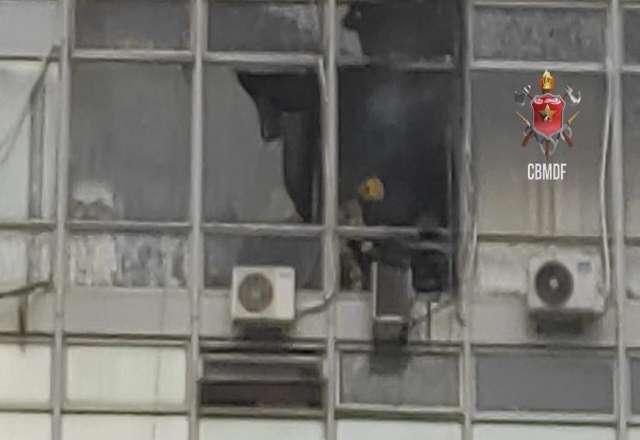 Incêndio atinge edifício do Comando da Marinha em Brasília; não há vítimas