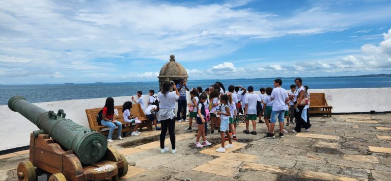 Volta às aulas no Farol da Barra: um marco histórico e educacional