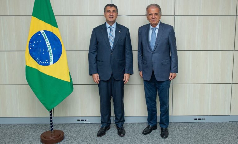 Ministro da Defesa recebe embaixador do Canadá: fortalecimento das relações bilaterais