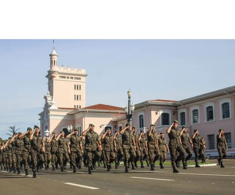 Chefe do DECEx visita a Escola Preparatória de Cadetes do Exército