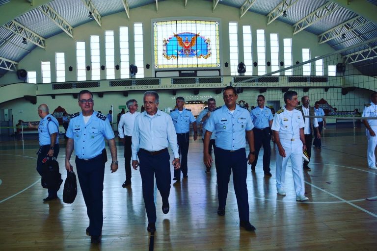 Ministro da Defesa visita Comissão de Desportos da Aeronáutica no Rio de Janeiro