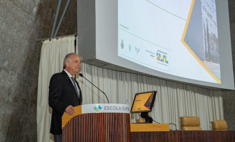 Ministro da Defesa realiza palestra sobre desafios da segurança e defesa do Brasil na Escola Superior de Defesa