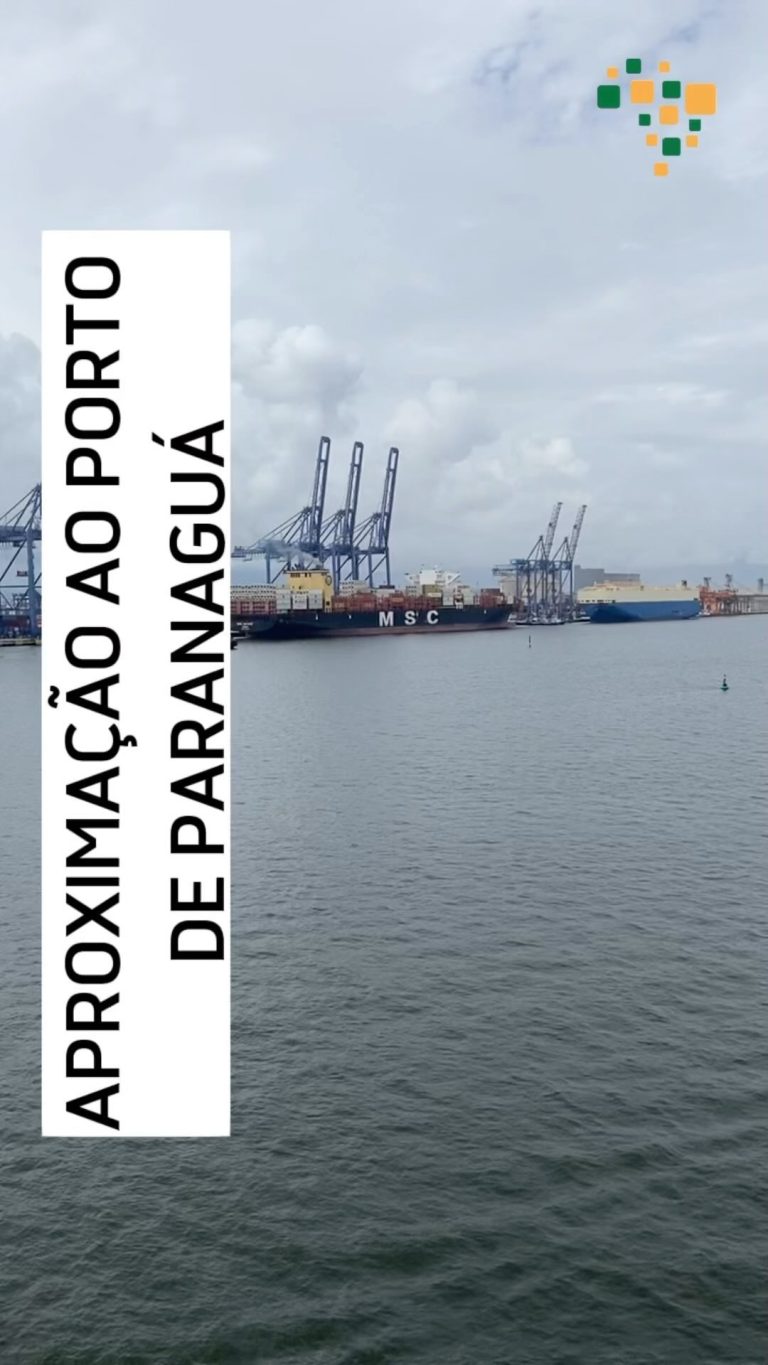 Aproximação no Porto de Paranaguá a bordo do NDM Bahia da Marinha do Brasil  

A...