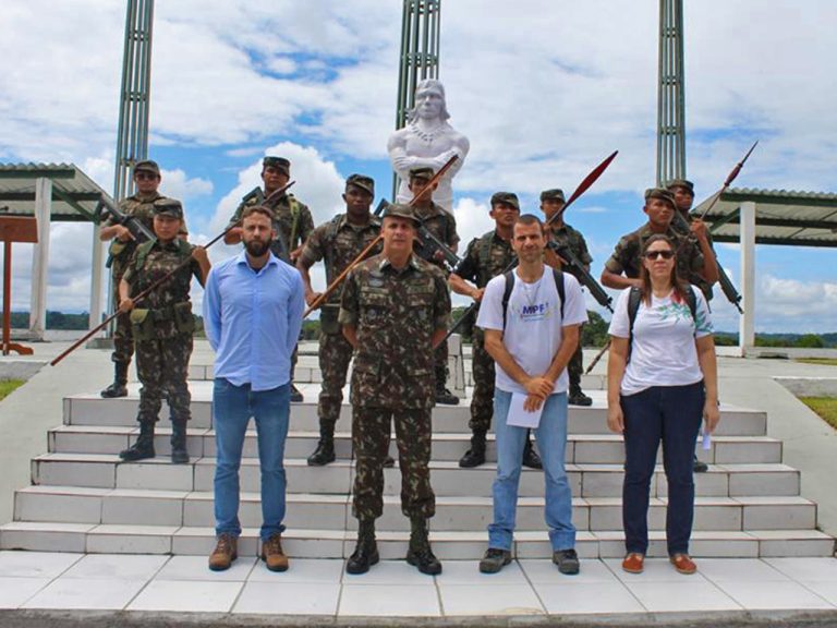 2ª Brigada de Infantaria de Selva presta apoio à comitiva do Ministério Público Federal na Amazônia