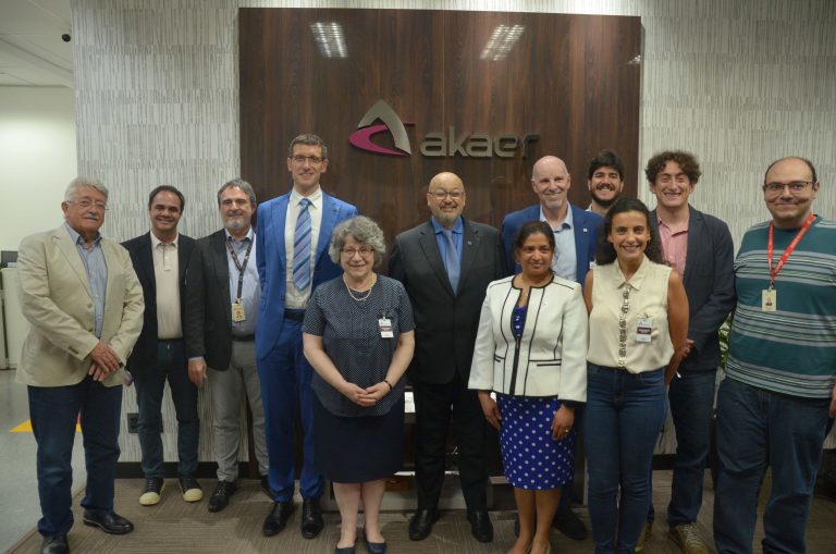 Akaer recebe Diretora do Fermilab responsável pelo maior projeto de física de partícula do Mundo
