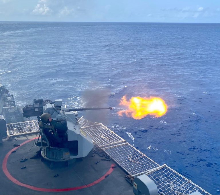 Navio-Patrulha Oceânico “Araguari” realiza treinamentos em alto-mar
