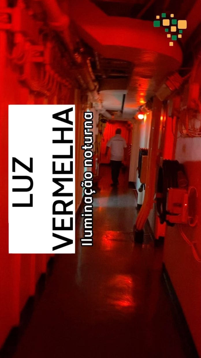 Luz vermelha no interior da embarcação ao anoitecer, para que serve? 

Muitos de...