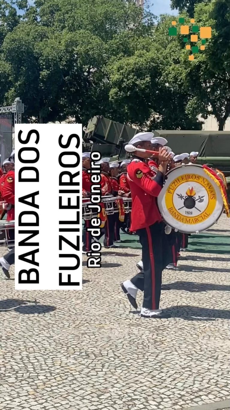 Passagem final da apresentação da Banda do Corpo de Fuzileiros Navais

A Banda S...