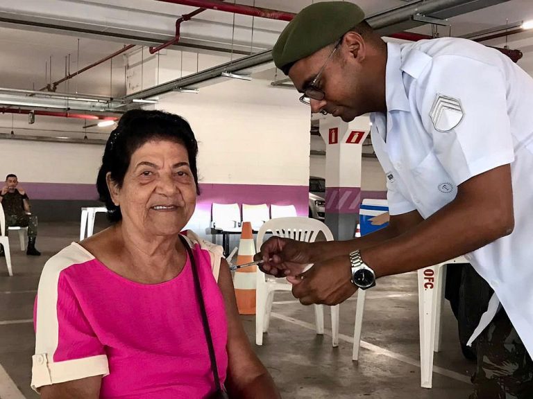 4ª Região Militar apoia Campanha de Vacinação contra Covid-19 em Belo Horizonte