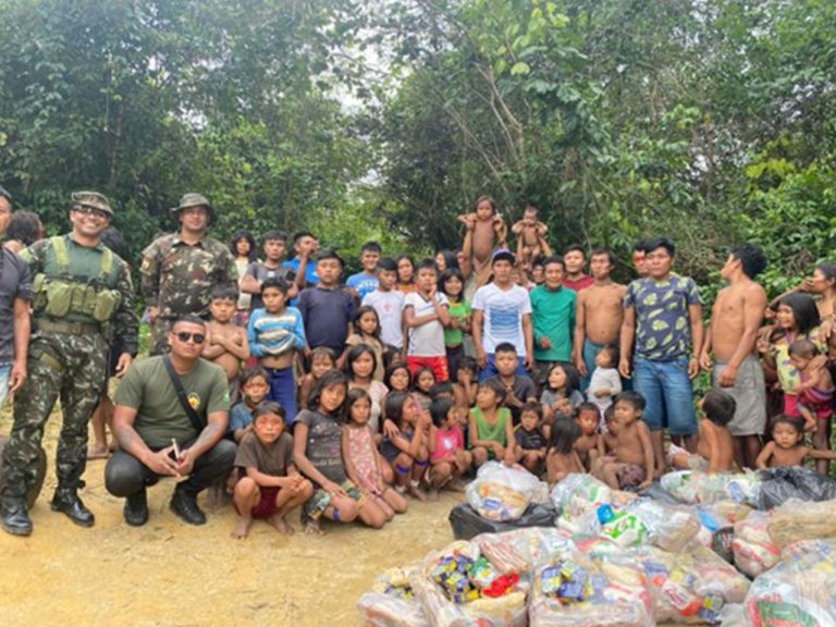 Operação Yanomami 2023: Pelotão Especial de Fronteira apoia comunidades indígenas com entrega de alimentos