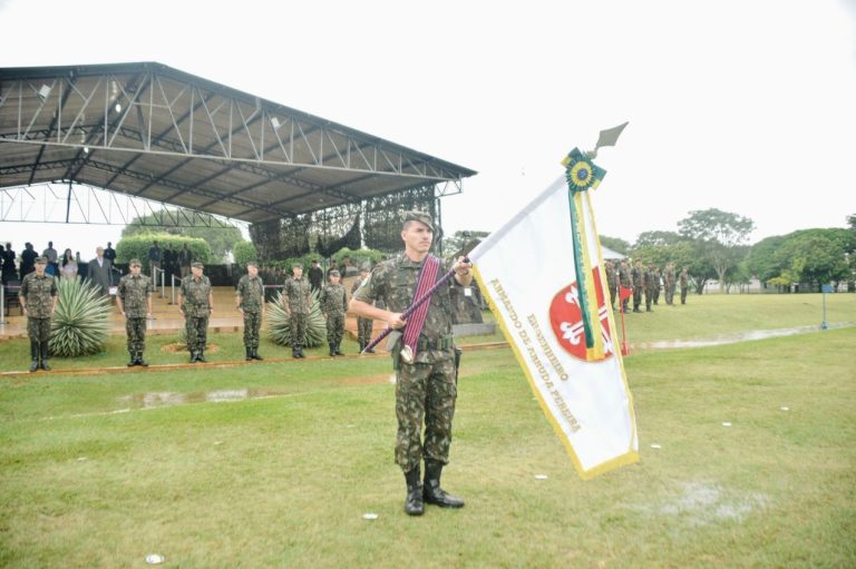 Base de Administração e Apoio do Comando Militar do Oeste apresenta Estandarte Histórico