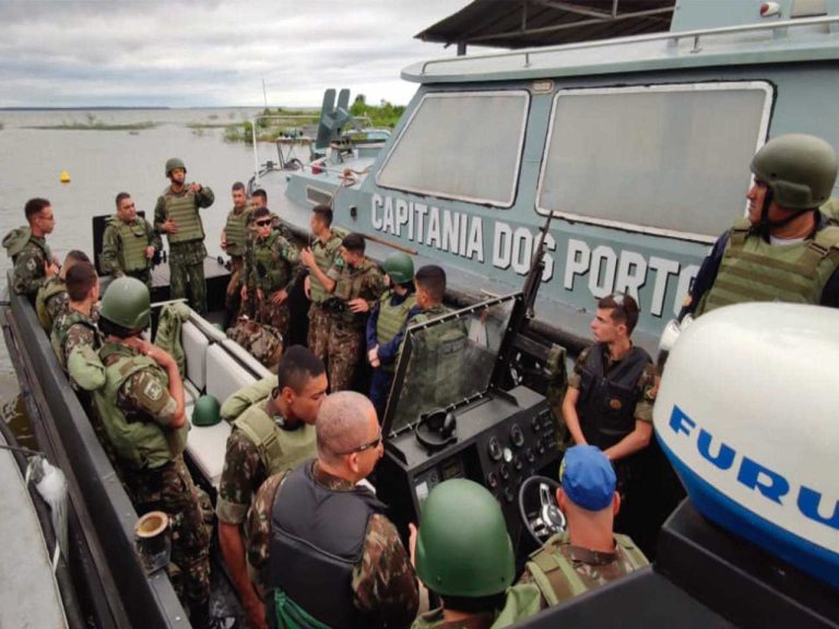 Exército participa da avaliação de lancha da Marinha do Brasil