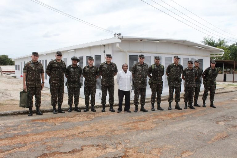 Comandante Militar da Amazônia visita pelotão em São Joaquim e acompanha Operação Yá-Mirim na manutenção da BR-307/AM