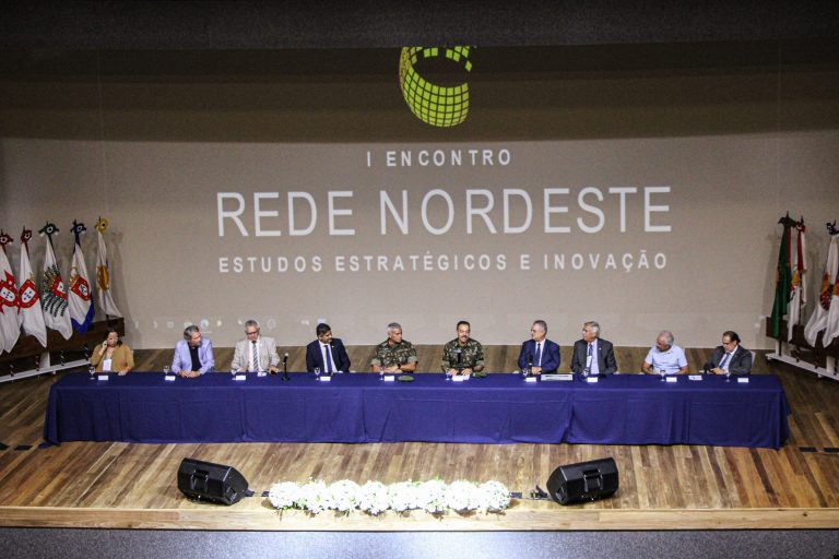 1° Encontro da Rede Nordeste de Estudos Estratégicos e Inovação reúne representantes do Exército, governo, acadêmicos e setor produtivo em Pernambuco