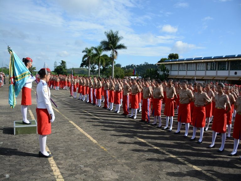 Colégio Militar de Juiz de Fora realiza formatura e entrega de boinas garança aos novos alunos