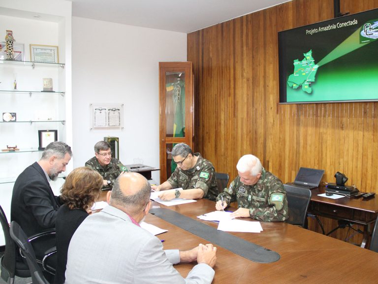 Acordo entre Ministério das Comunicações e Exército visa ampliar a inclusão digital na Região Norte do Brasil