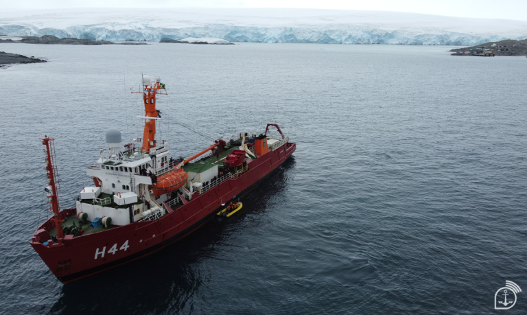 Navio brasileiro cruza o Círculo Polar Antártico após 22 anos e fortalece a Diplomacia Antártica