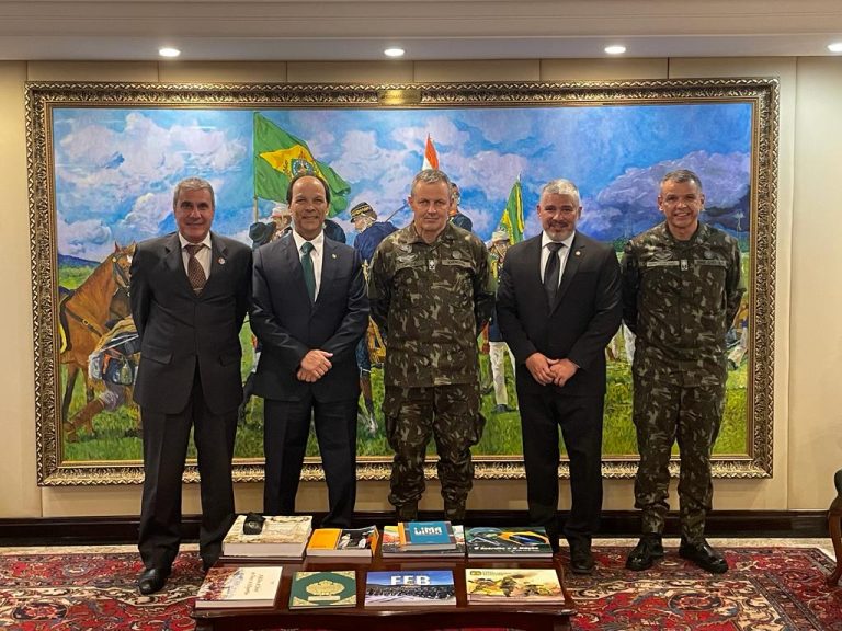 Diálogo entre o presidente da CSP e o novo comandante do Exército sobre segurança pública e emprego das Forças Armadas