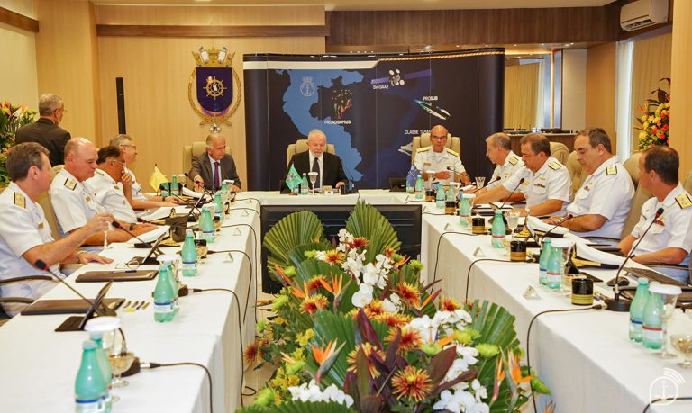 Presidente e Almirantes discutem Programas Estratégicos da Marinha do Brasil