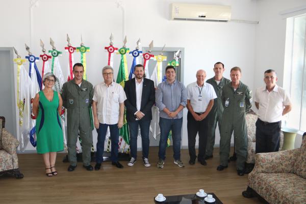 V COMAR recebe visita institucional de vereadores em Canoas para discutir projetos sociais