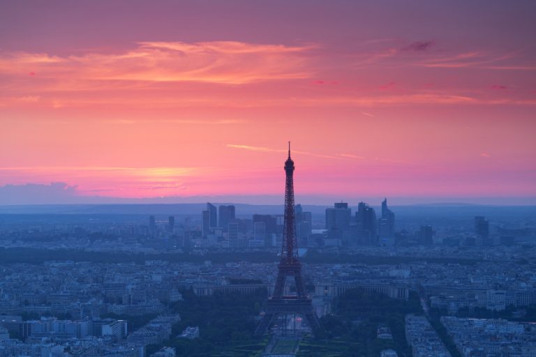 Protestos contra reforma da previdência se intensificam em Paris