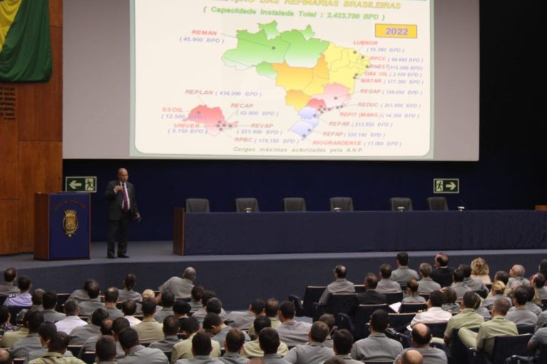 Seminário Geopolítica do Petróleo: Escola de Guerra Naval aborda produção, refino e abastecimento nacional