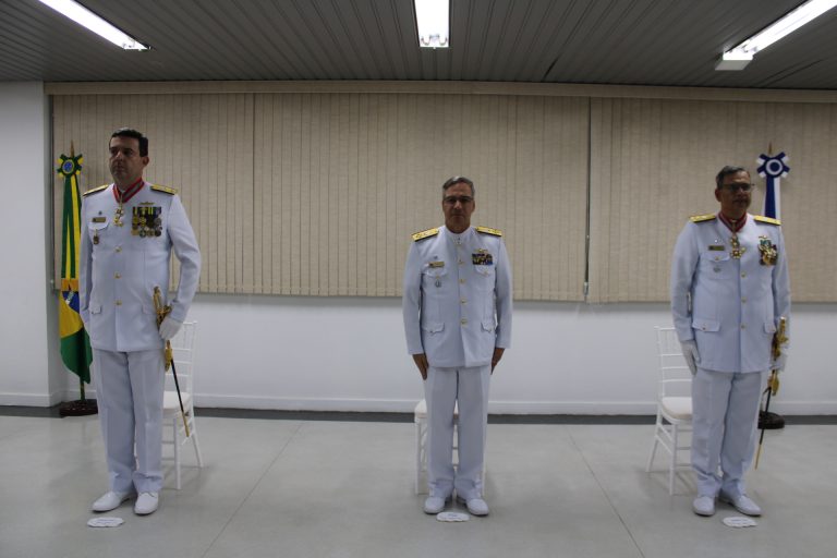 Transmissão de cargo de Diretor da Escola de Guerra Naval em cerimônia presidida pelo Chefe do Estado-Maior da Armada