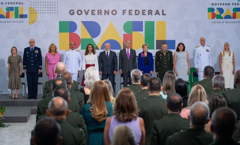 Ministro da Defesa participa de cerimônia de apresentação de oficiais-generais das Forças Armadas