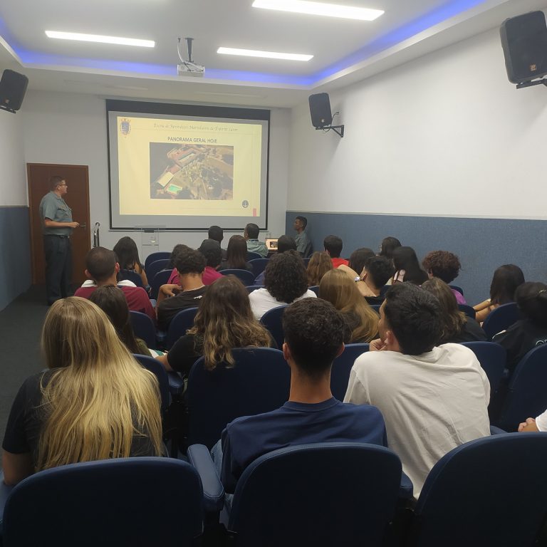 Ampliação da mentalidade marítima: universitários visitam EAMES