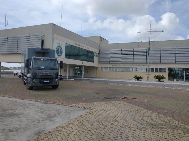 Marinha realiza Apoio Logístico com entrega de gêneros secos e frigorificados