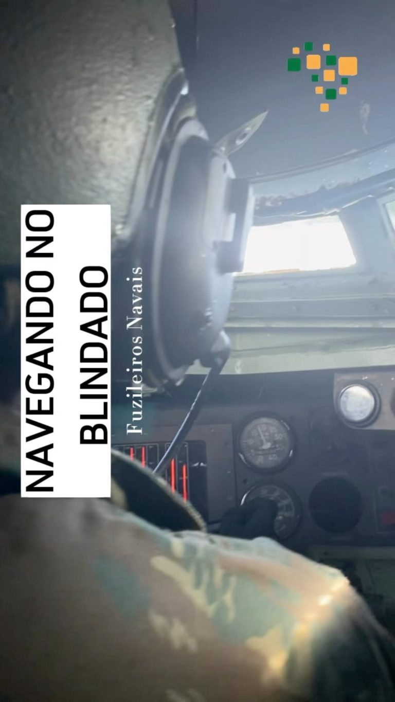 Dentro de um embarque Anfíbio no navio de guerra da Marinha do Brasil

Durante a...