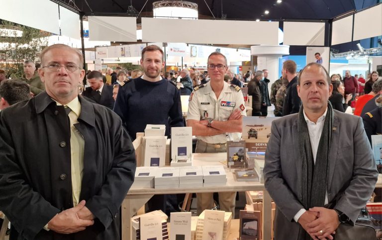 Biblioteca do Exército participa do Festival do Livro de Paris