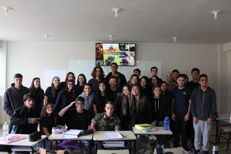 Palestra sobre ingresso no Exército é ministrada em escola no RS