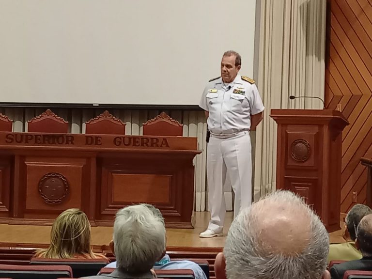 Palestra na ESG destaca importância da integração e atualização de conhecimentos para diplomados