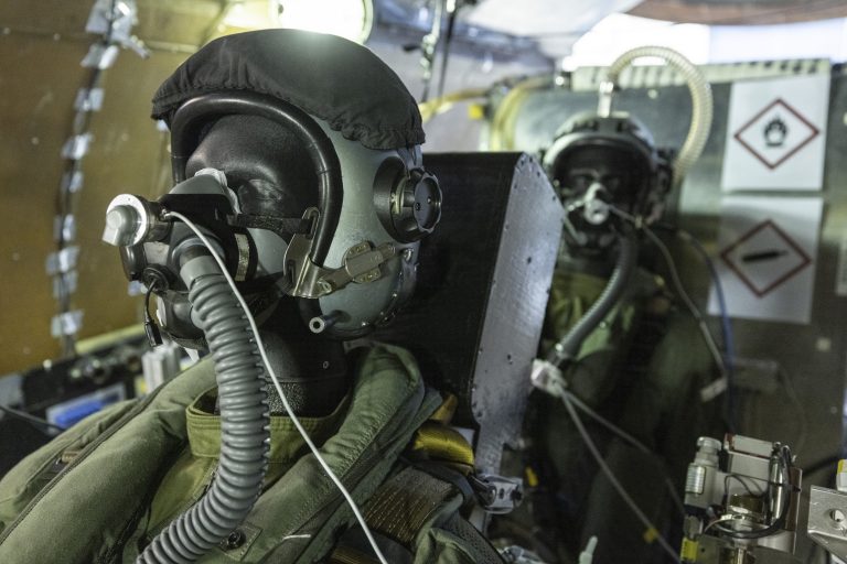 Testes exclusivos do sistema de oxigênio e anti-g colocam Gripen F à prova em condições extremas