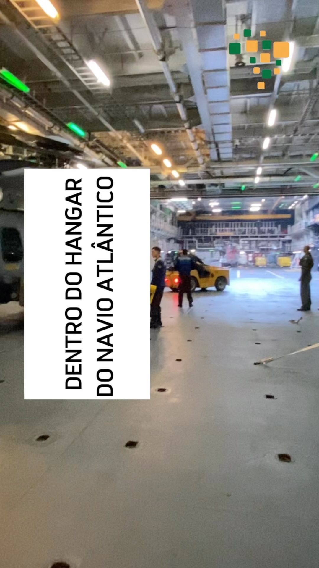 Manobra de aeronave no hangar do NAM ATLÂNTICO
Vamos acompanhar em três (03) ví...