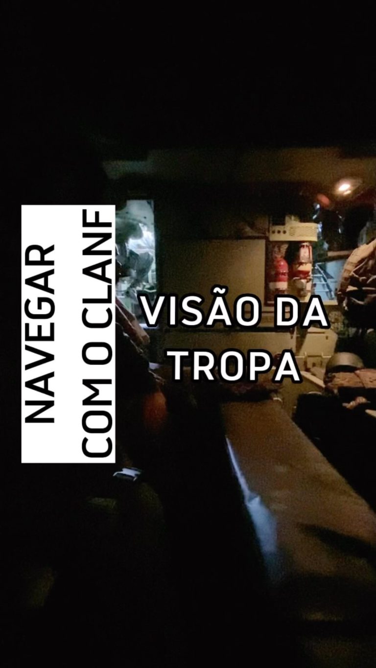“Navegando” como tropa no Carro Lagarta Anfíbio a partir da praia.

Para que aco...