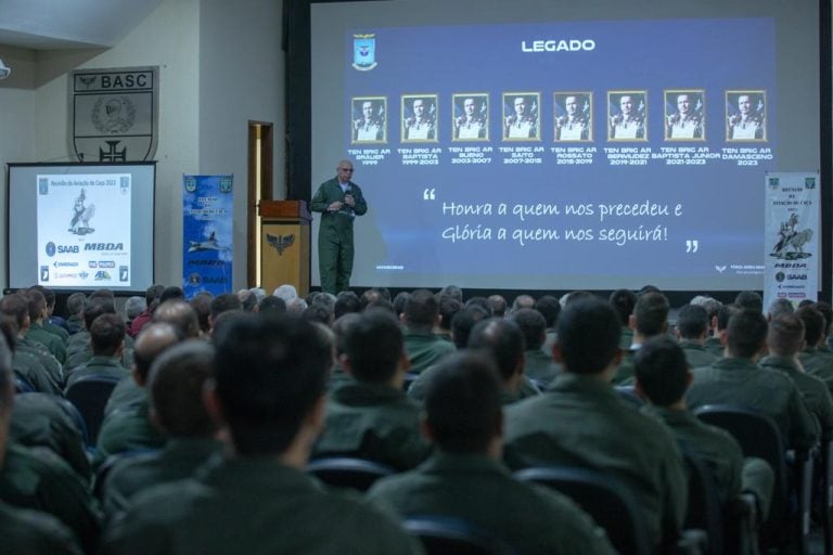 Comandante da Aeronáutica ministra palestra na RAC 2023 sobre Aviação de Caça