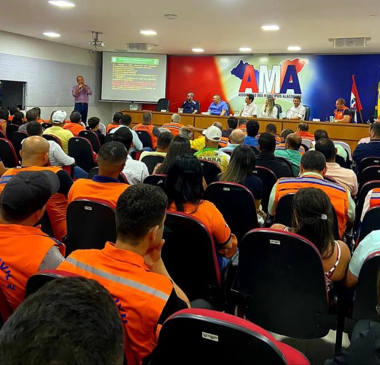 Representantes do 59º Batalhão de Infantaria Motorizado participam de evento na Associação de Municípios de Alagoas