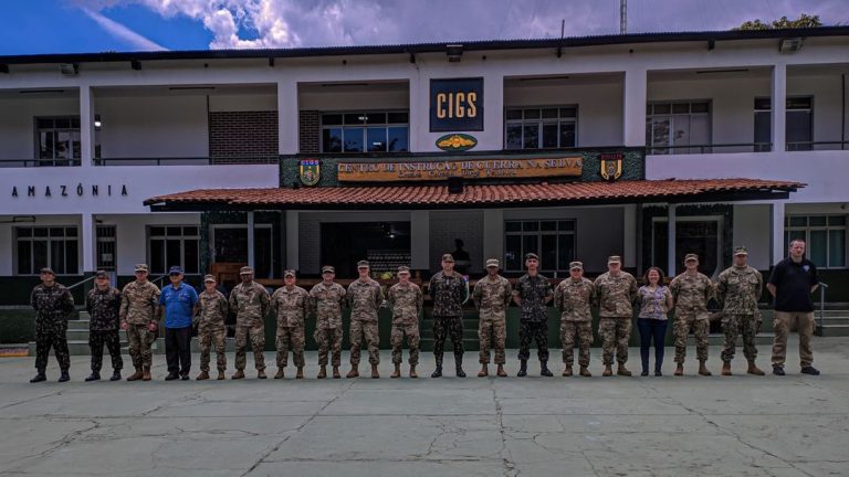 Centro de Instrução de Guerra na Selva recebe visita de comitiva do United States Army War College