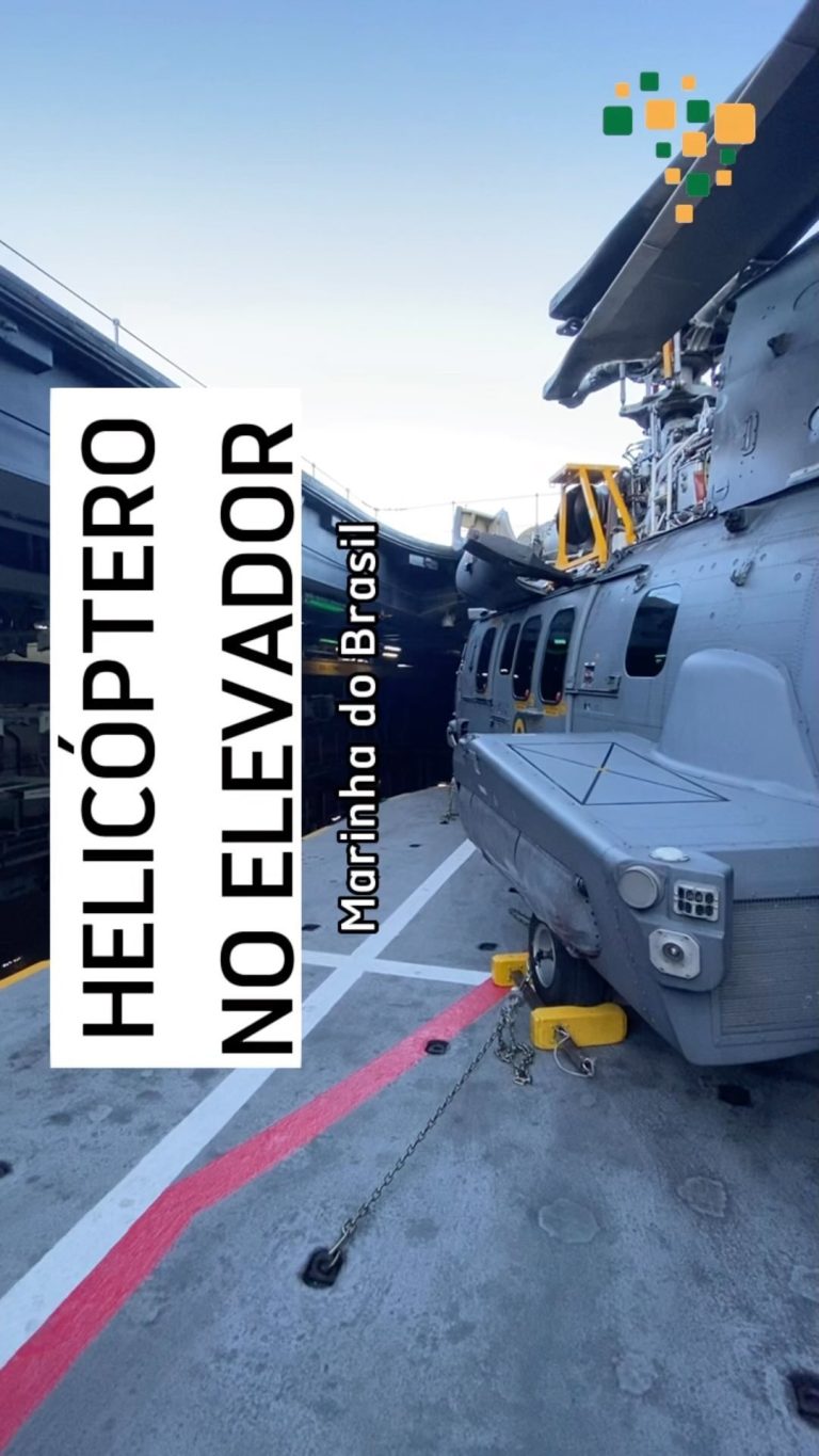 Super Cougar UH-15 no elevador do navio de guerra da Marinha do Brasil -  NAM AT...