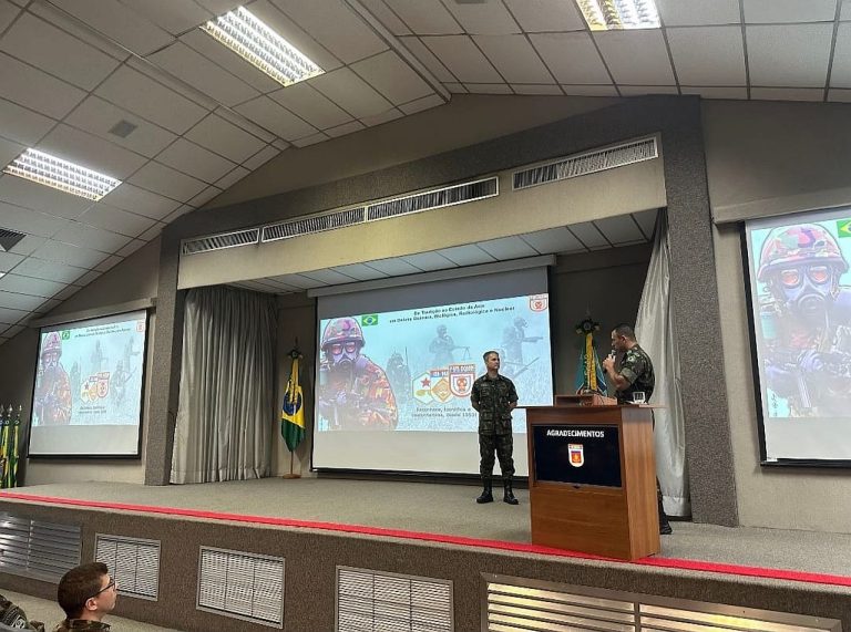 1° Batalhão de Defesa Química Biológica Radiológica Nuclear realiza apresentações na Escola de Aperfeiçoamento de Oficiais
