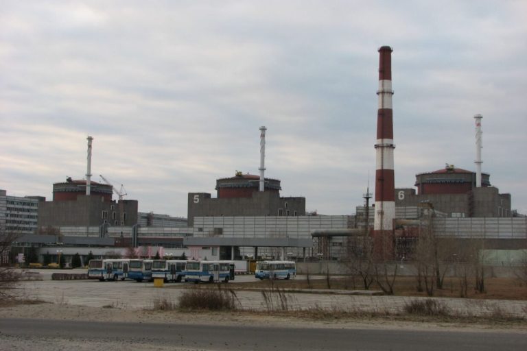 Diretor da AIEA expressa preocupação com atividade militar na Central Nuclear de Zaporizhia