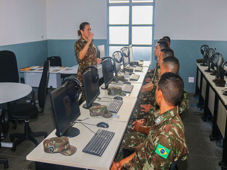 Alunos da Escola de Sargentos das Armas realizam exames de proficiência em língua inglesa