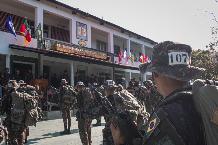 Formatura de Início dos Cursos de Operações na Selva no Centro de Instrução de Guerra