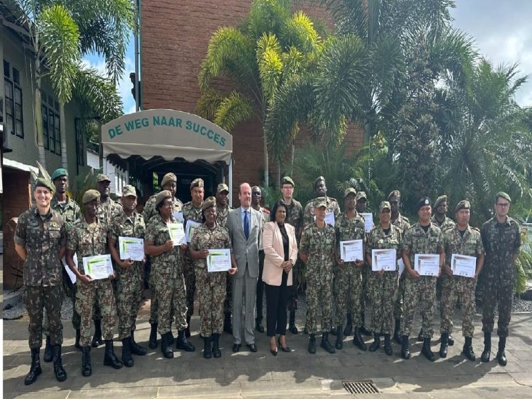Assessores militares do Brasil conduzem treinamento no Suriname