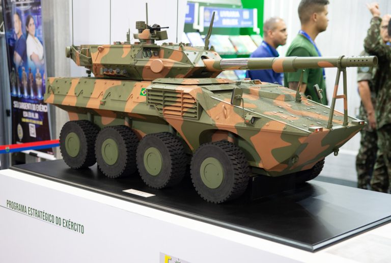 Exército Brasileiro apresenta Viatura Blindada Centauro II na LAAD 2023